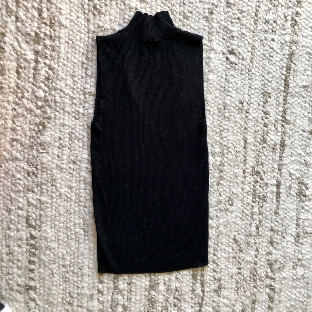 EXPRESS Ribbed Top with V Chocker - Picture 3 of 5